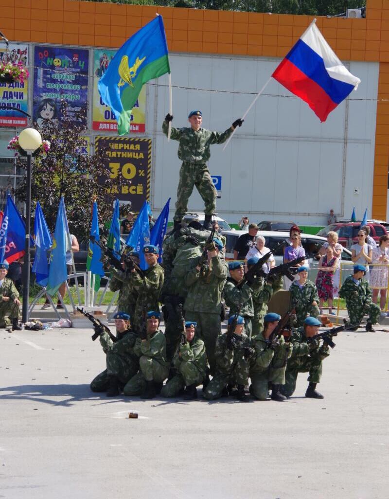 В День ВДВ в Бердске прошли показательные выступления патриотических клубов
