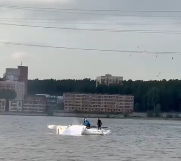 Яхта врезалась в опору ЛЭП — Бердск остался без света