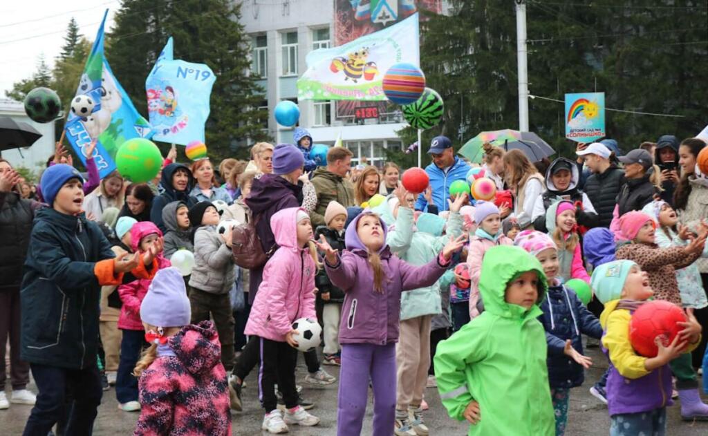 Зарядка на площади Горького