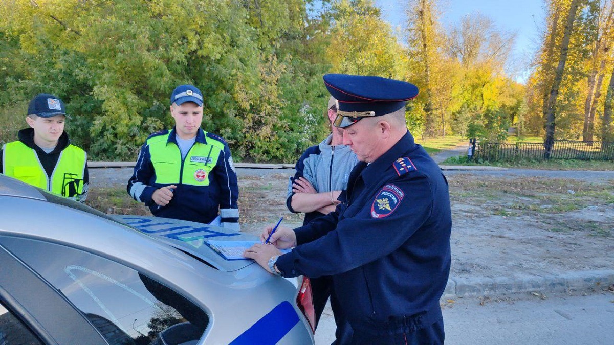 Пьяный водитель КамАЗа потерял по дороге трубы