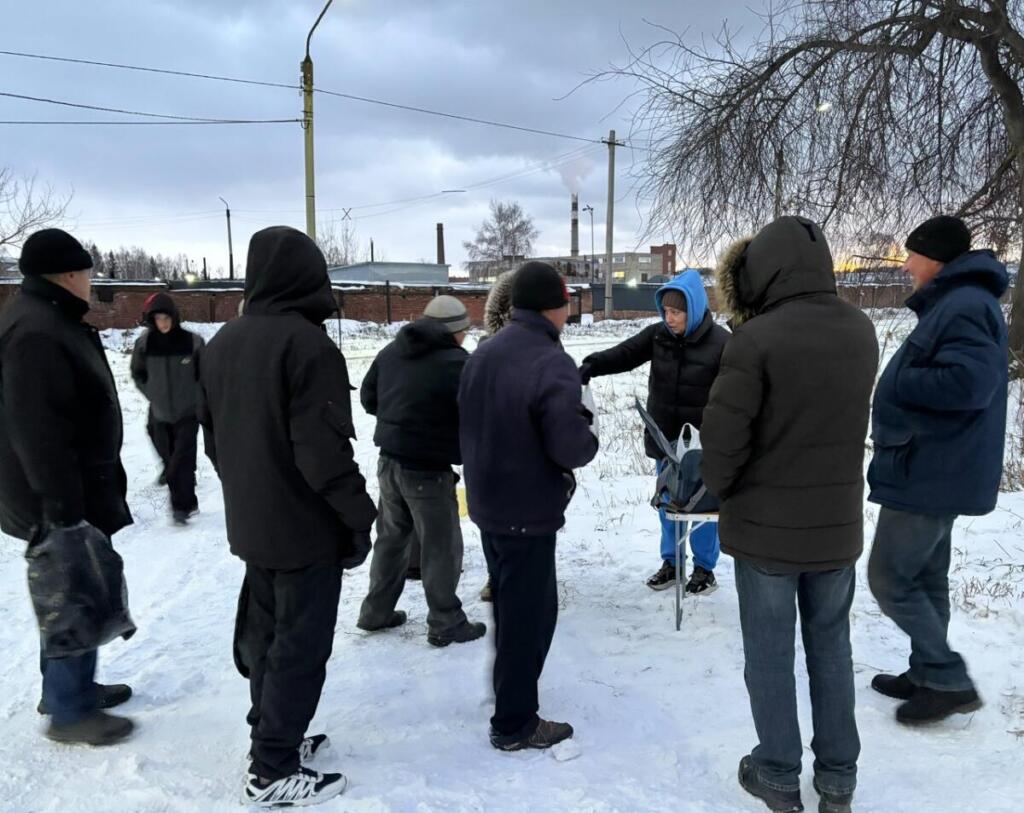 Горячее питание раздают в Бердске