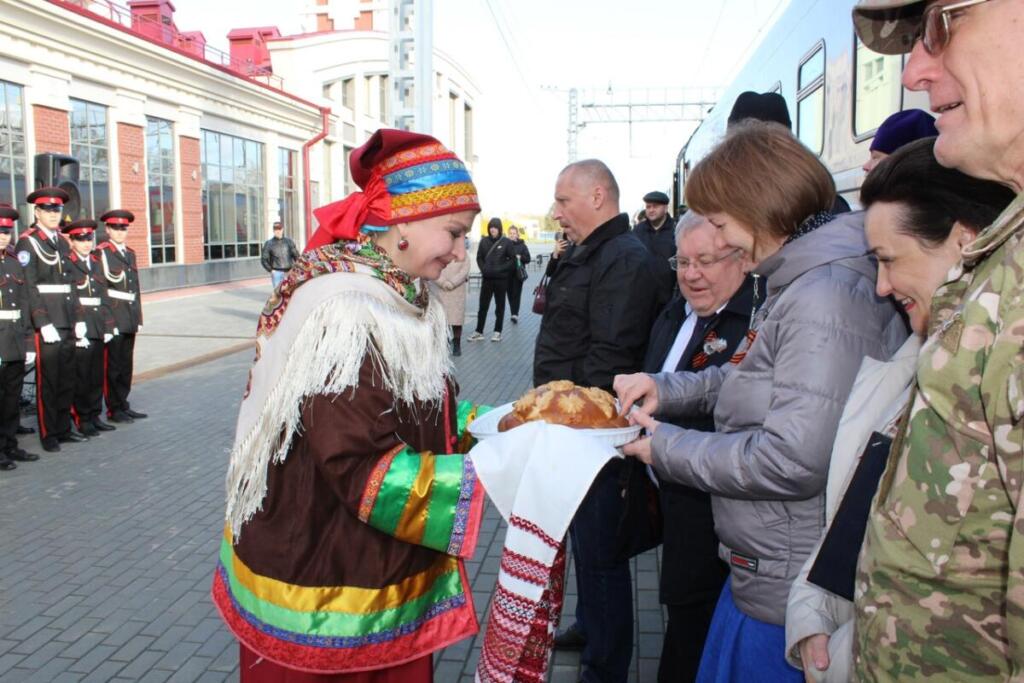 С хлебом и солью встречали бердчане Поезд Памяти 
