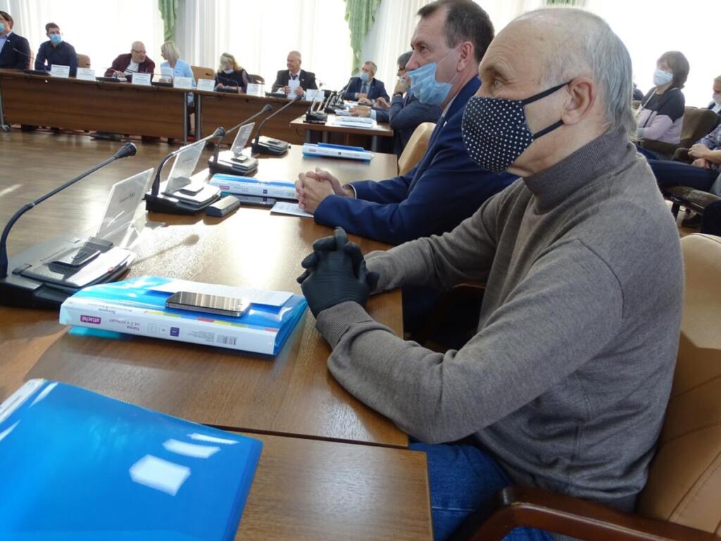 Захаров Владимир Юрьевич (на фото на переднем плане)