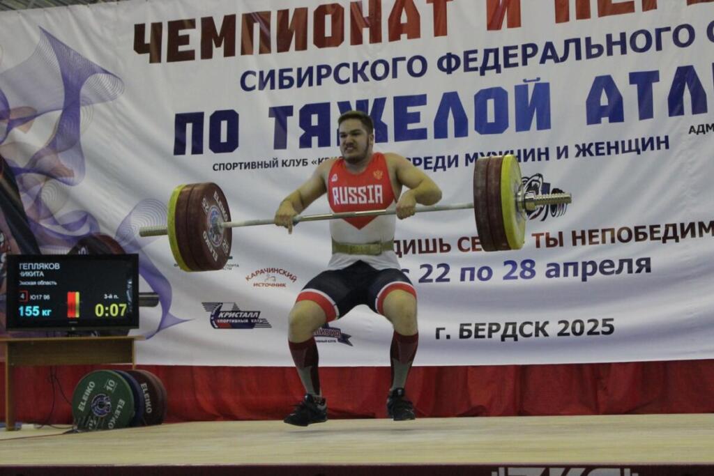 Атлеты в Бердске тягали железо 