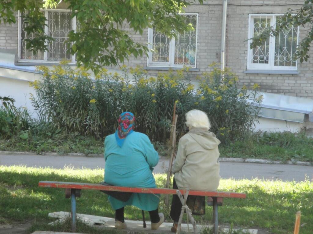 Пенсии выплатят в мае не по графику