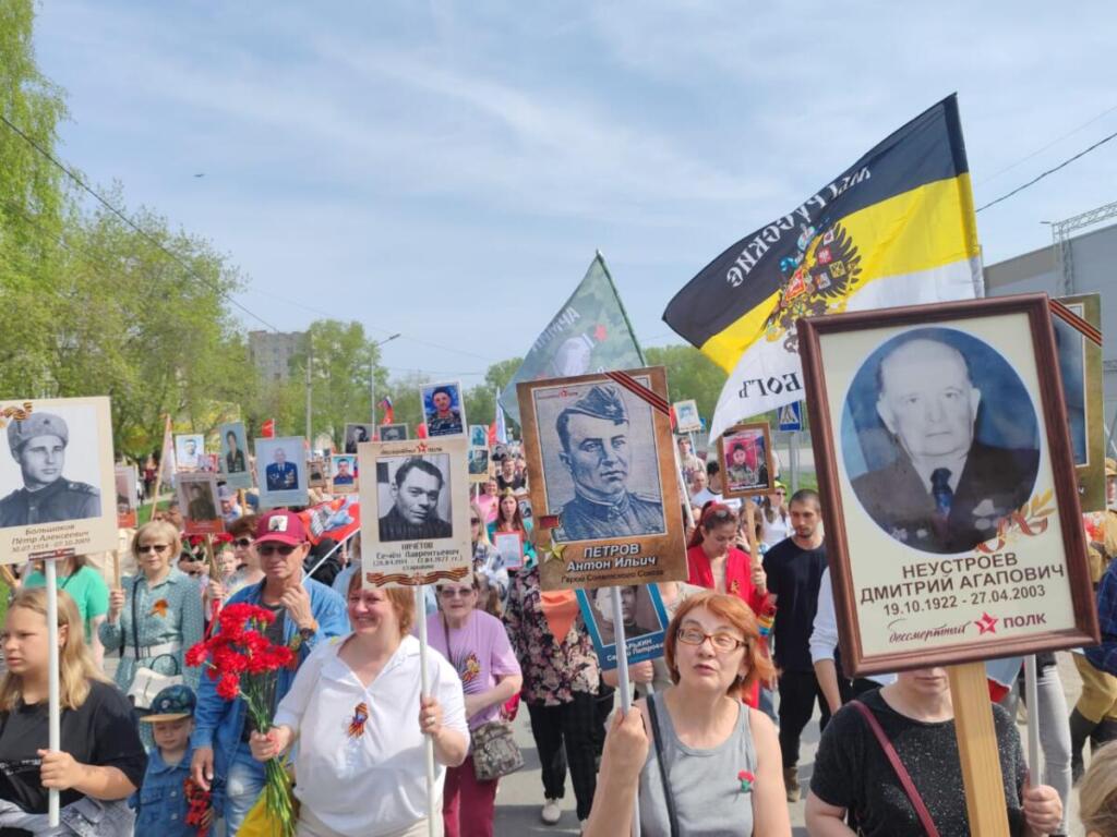 Бессмертный полк растянулся на тысячи метров 