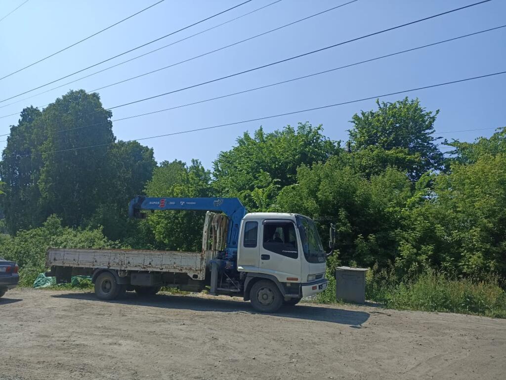 Кран задел провода высоковольтной линии передач