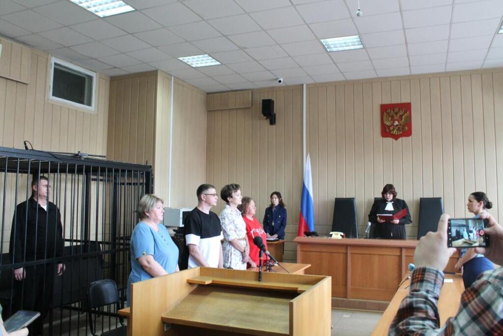 Сибиряков освободили в зале суда
