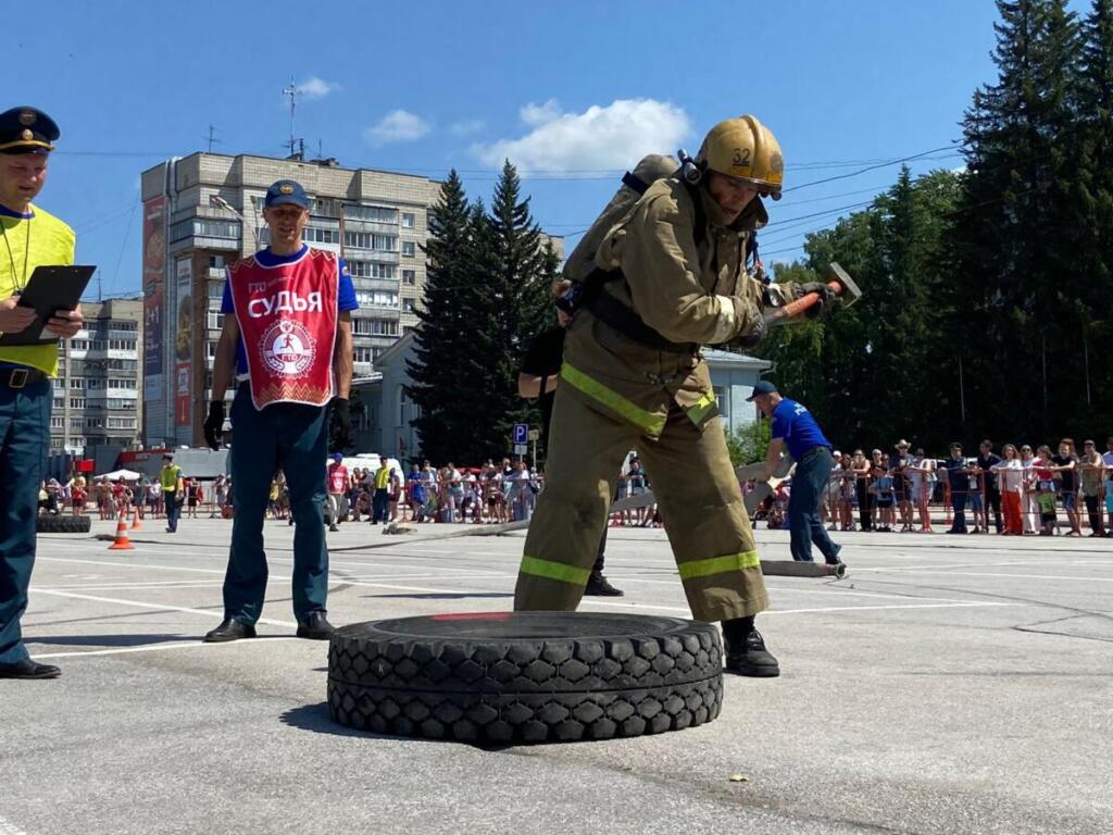 В Бердске проходит пожарный кроссфит 