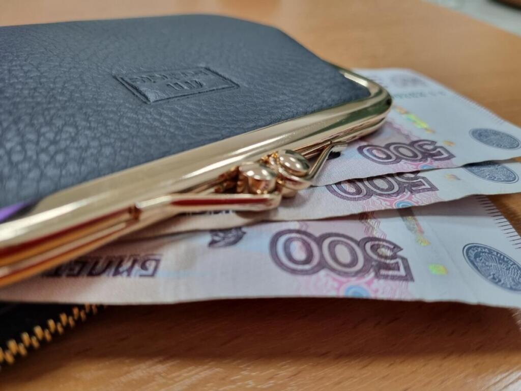 Пенсии и пособия выплатят в июле