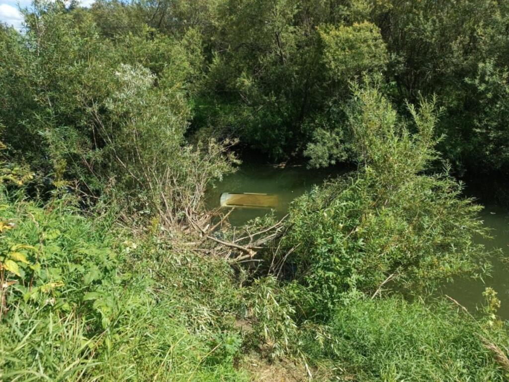 Транспортное средство ушло под воду