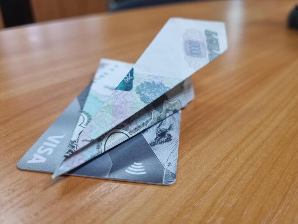 Злоумышленники обналичивали бюджетные средства с помощью карт