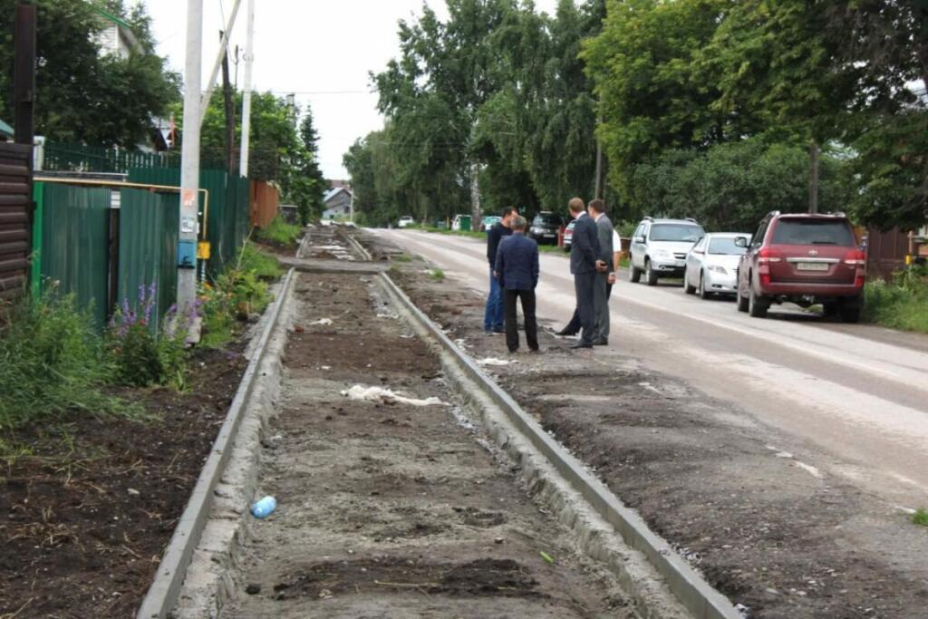 Тротуар к школе строят в Бердске