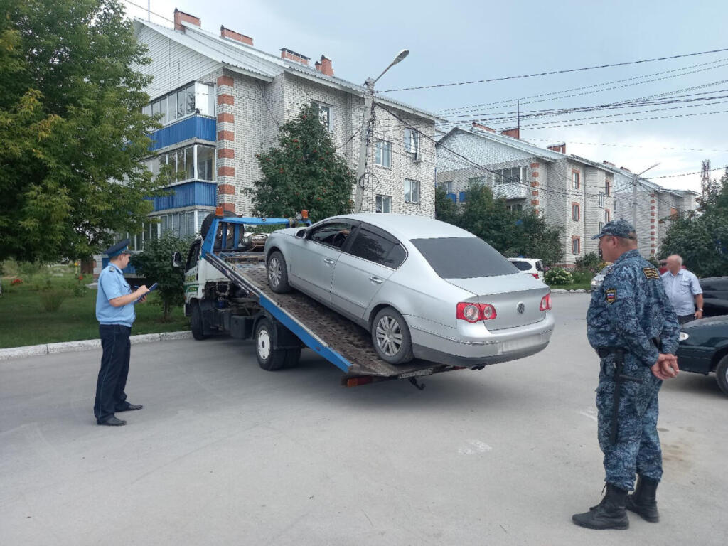 Иномарку арестовали из-за долгов