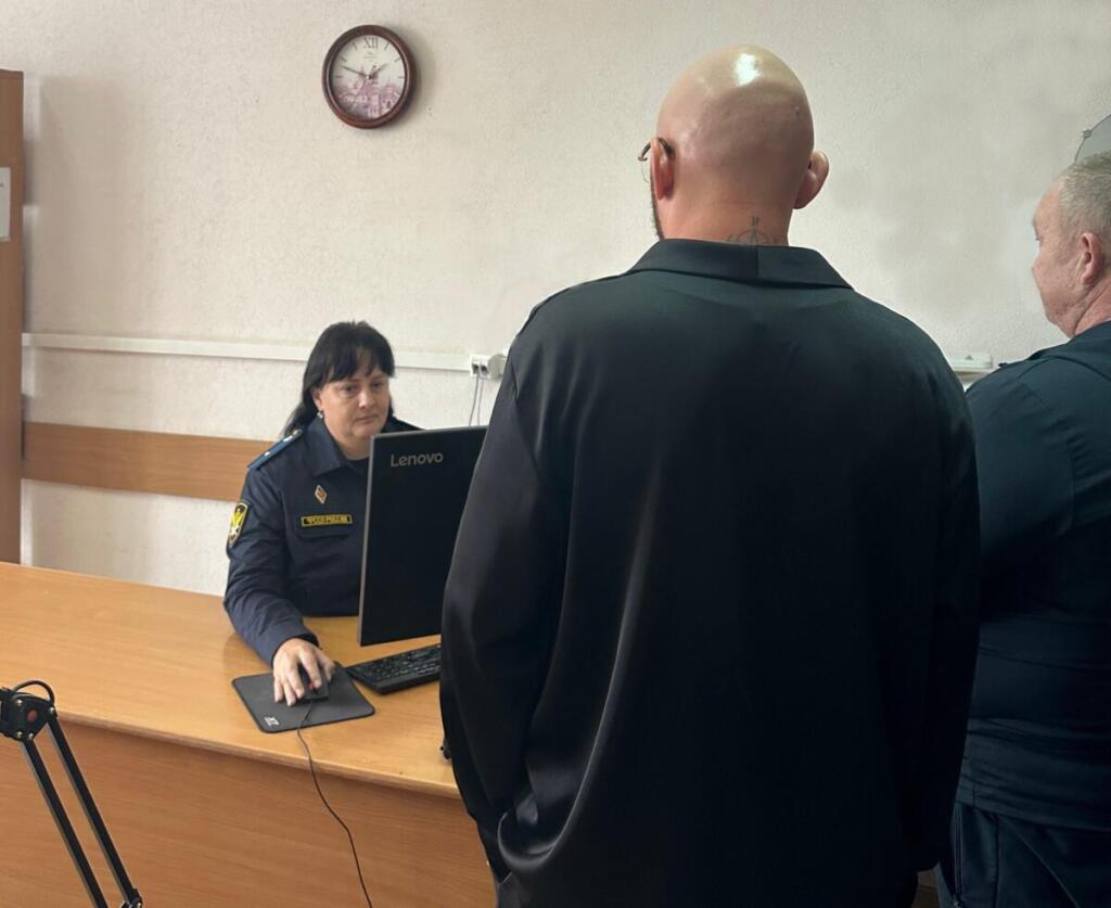 Участники ДТП у пристава