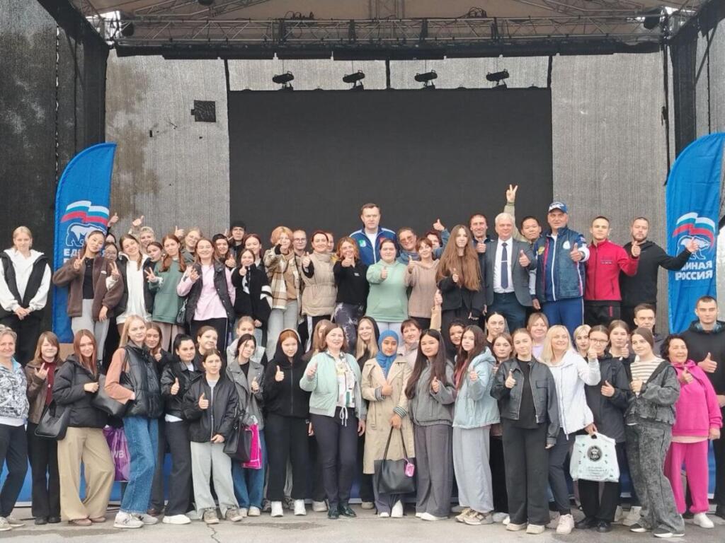 Утренняя зарядка 5 сентября в Бердске на площади