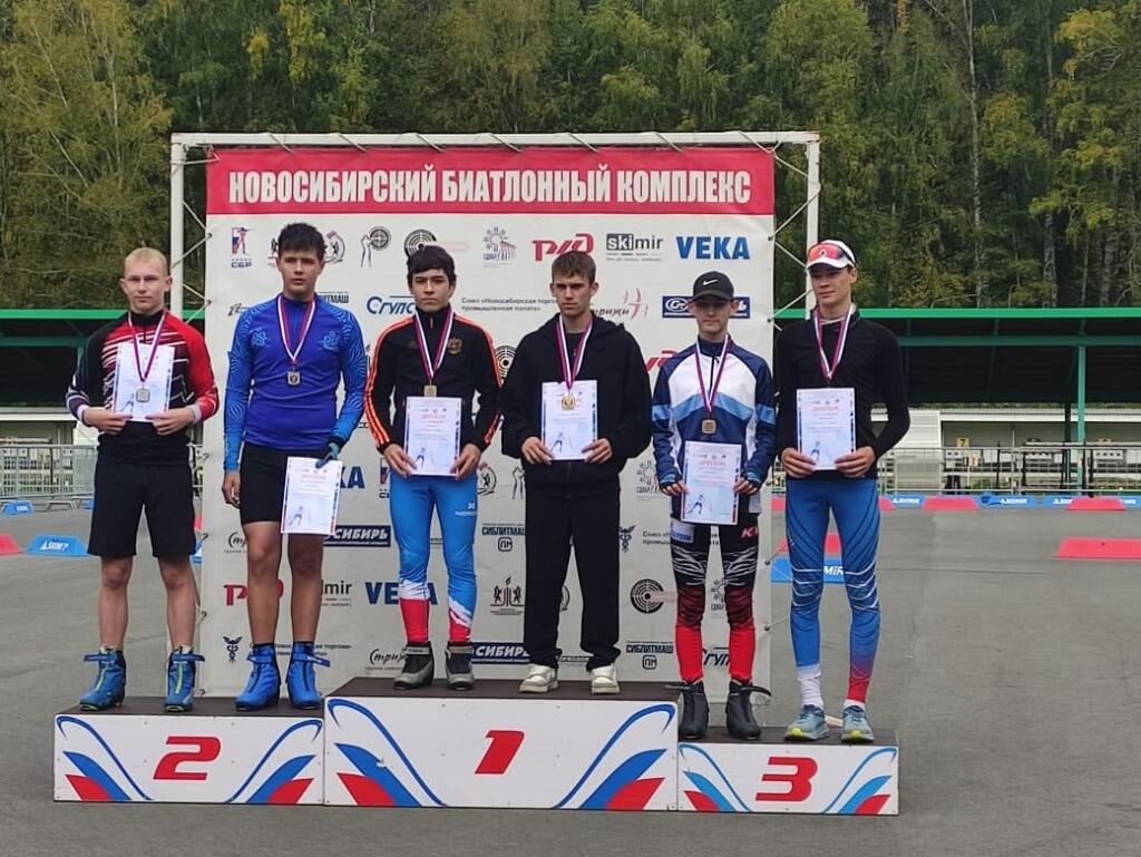Бердчане на пьедестале почёта 