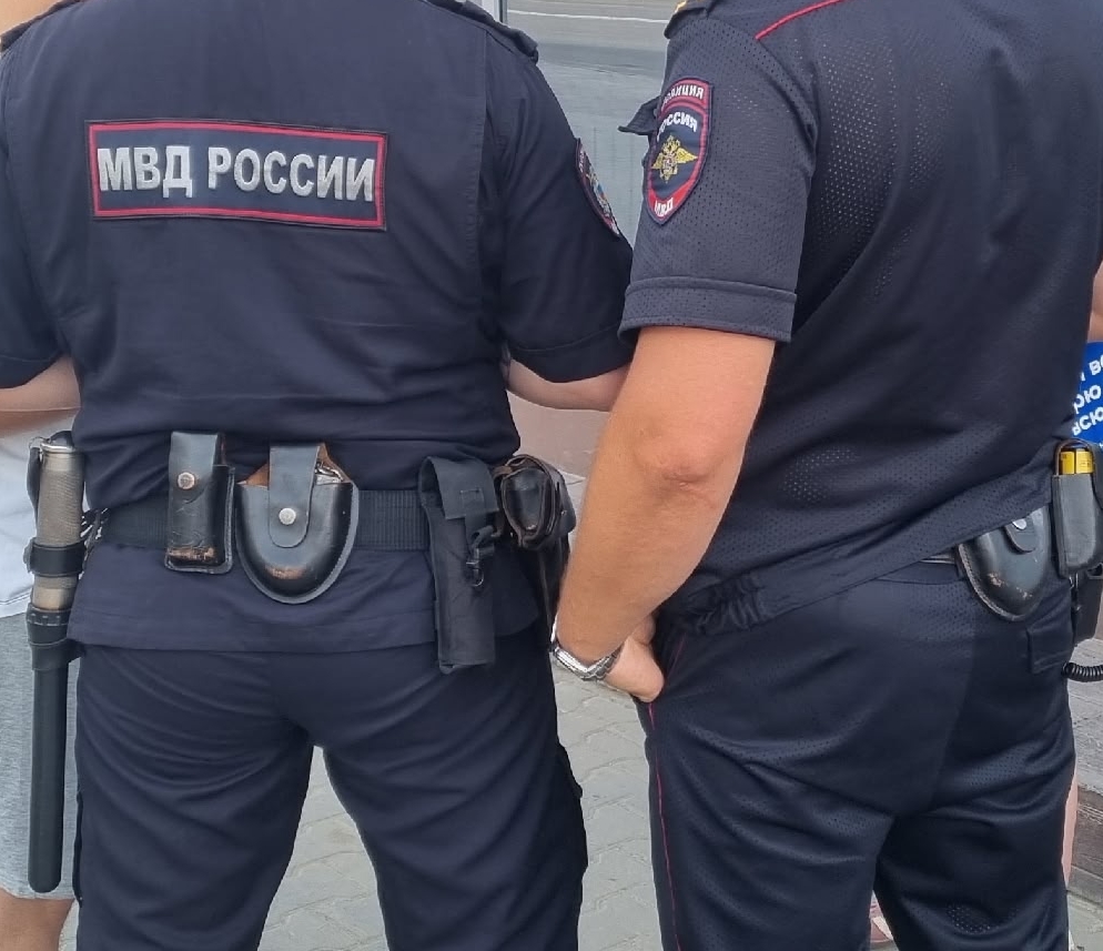 Сотрудники полиции при исполнении