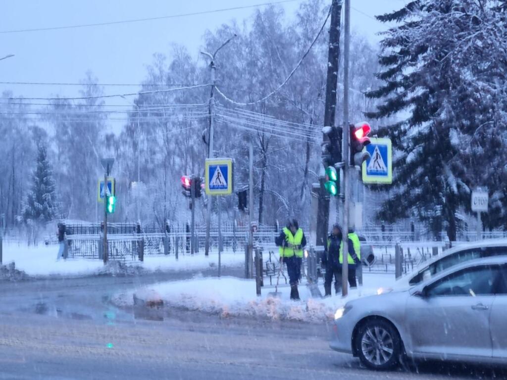 Очистка Бердска рано утром 10 ноября