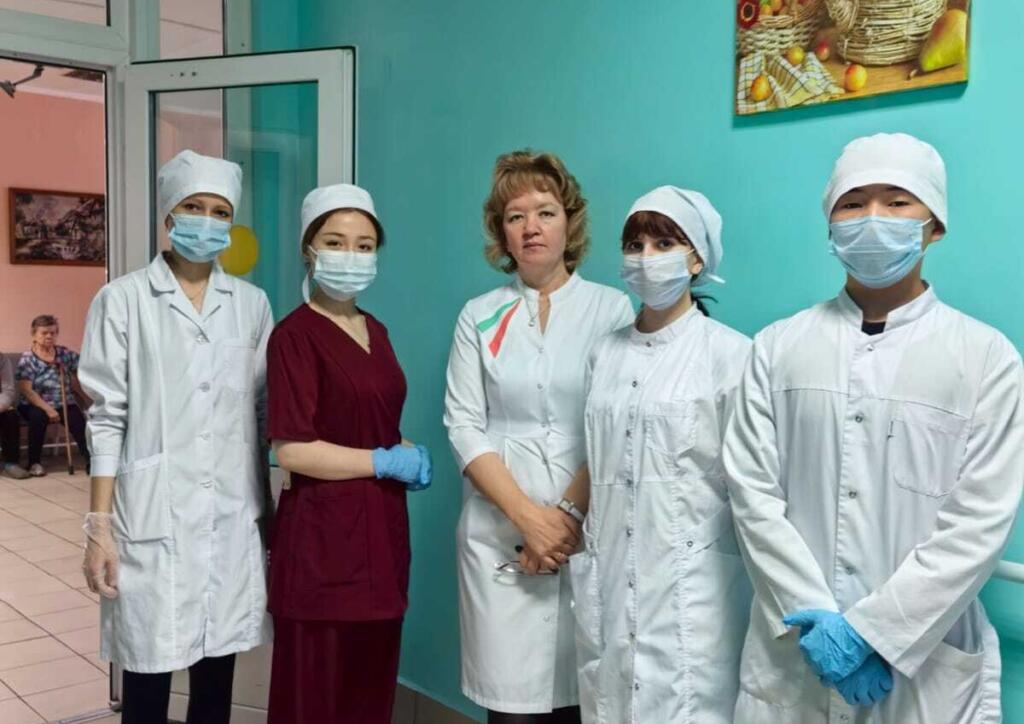 Студенты медколледжа на практике в БДИ