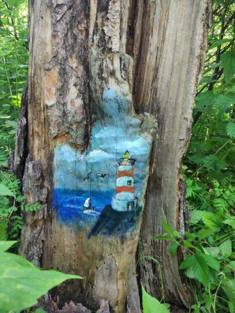 Вместо холста - ствол дерева