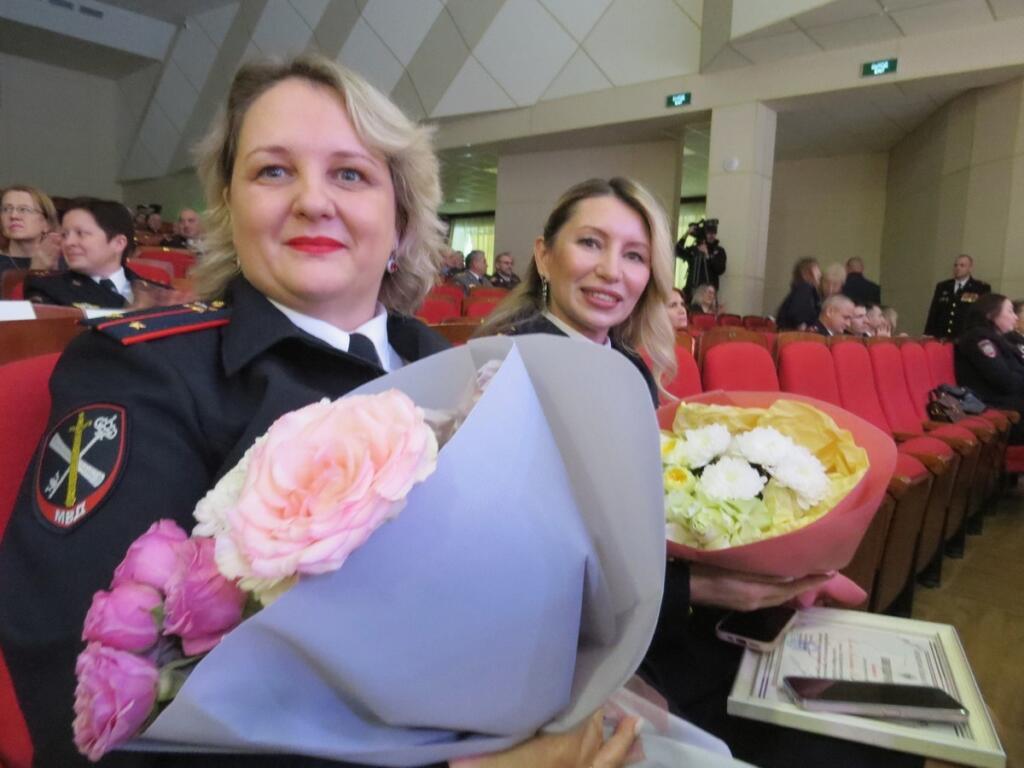 С профессиональным праздником!