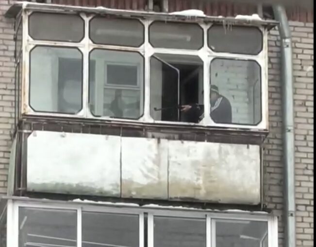 Мужчина стрелял из винтовки