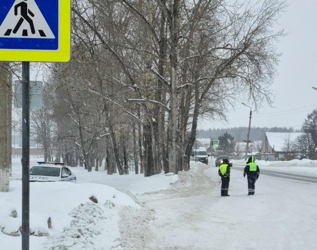 Сотрудники ГАИ в Бердске