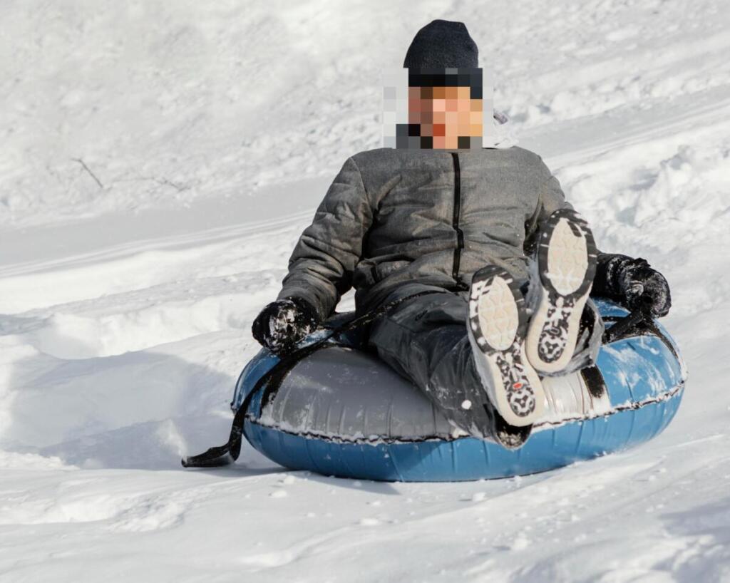 Подросток катался на тюбинге