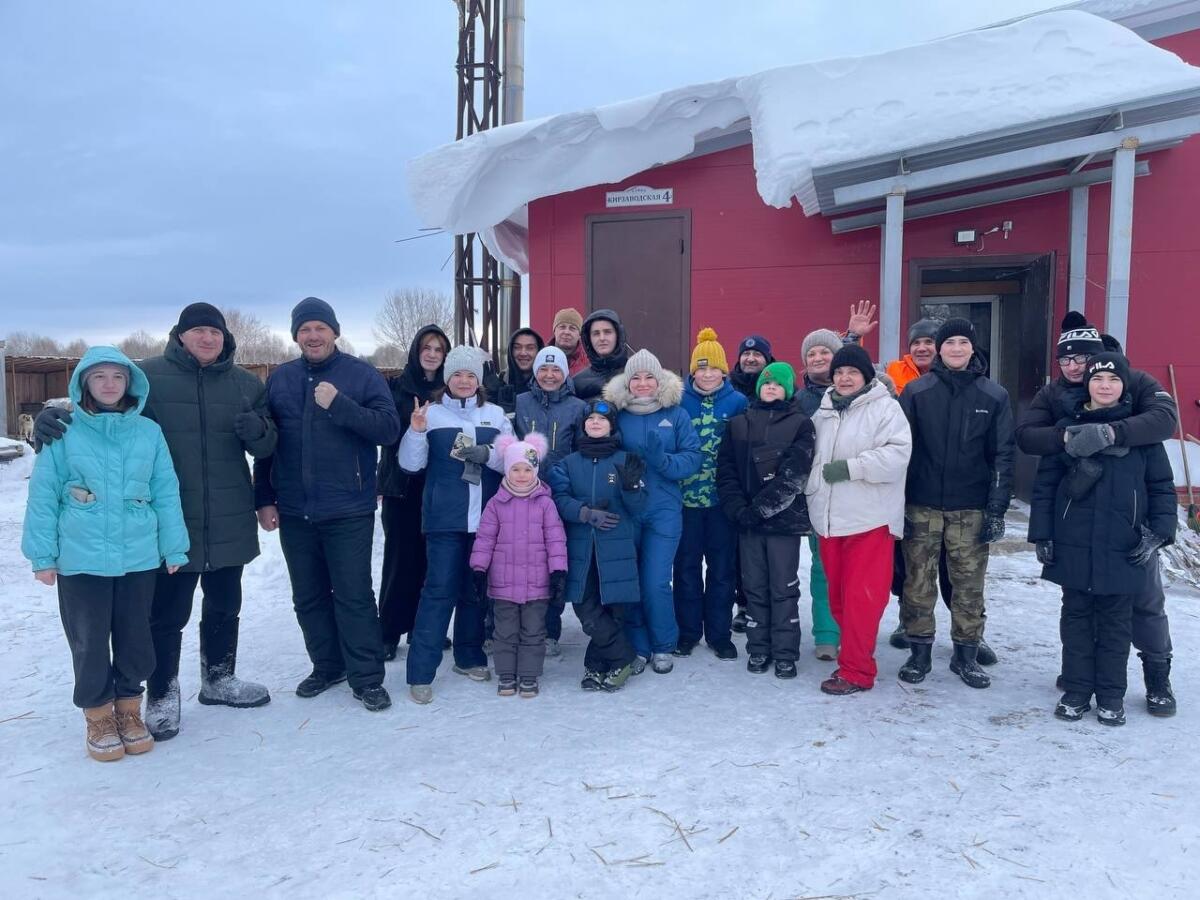 Сила в добре: спортсмены и педагоги откопали от снега приют для животных «Надежда» в Бердске
