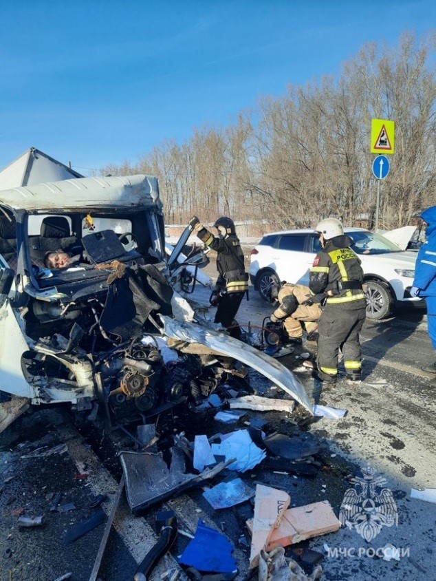 Скончался в реанимации 34-летний водитель после лобового ДТП в Бердске