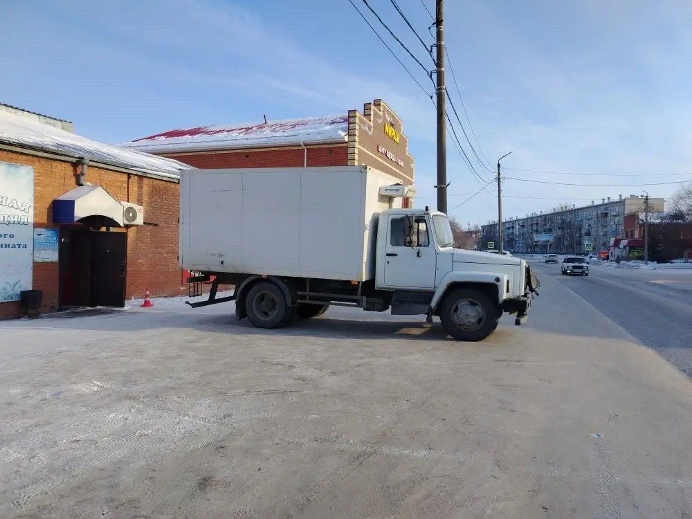 Грузовик задавил водителя