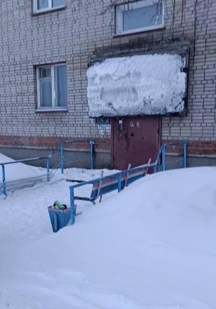 Козырёк подъезда в Искитиме