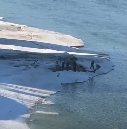 Подростки вышли на лёд