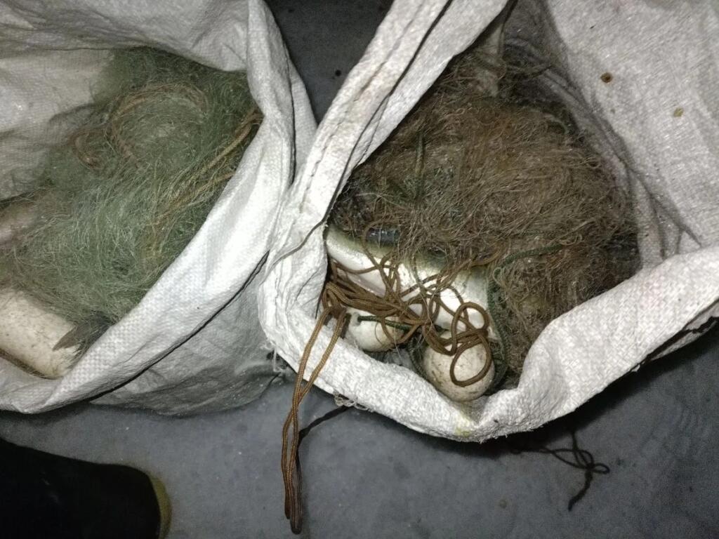 Браконьер ловил рыбу при помощи запрещённых сетей