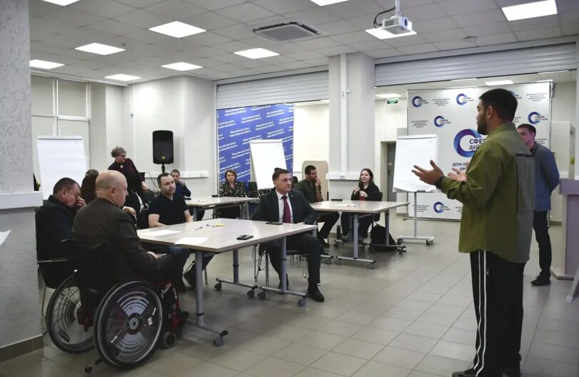 Роман Бурдин встретился с представителями отцовских сообществ региона