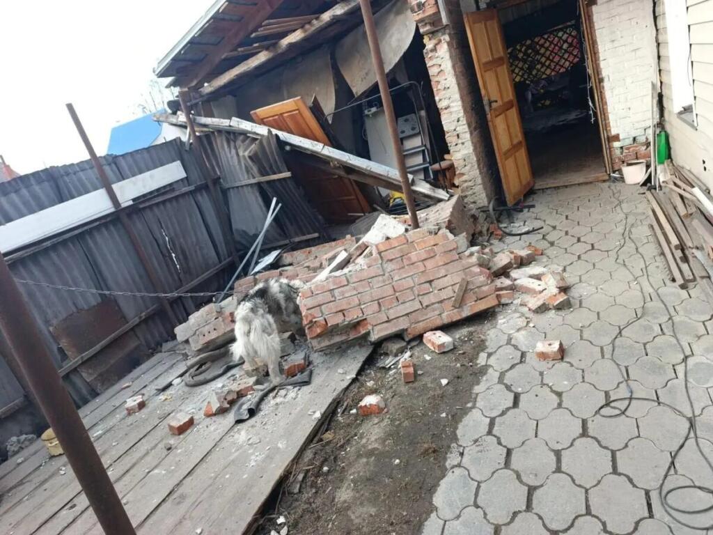 Рухнула часть стены на ул. Гагарина