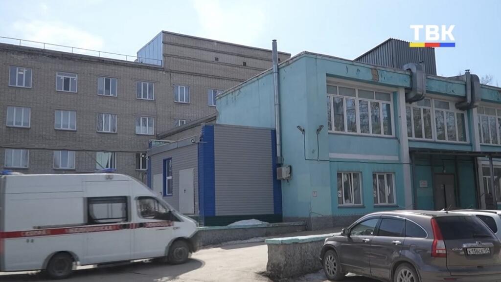 На дорогу, ведущую к приёмному покою