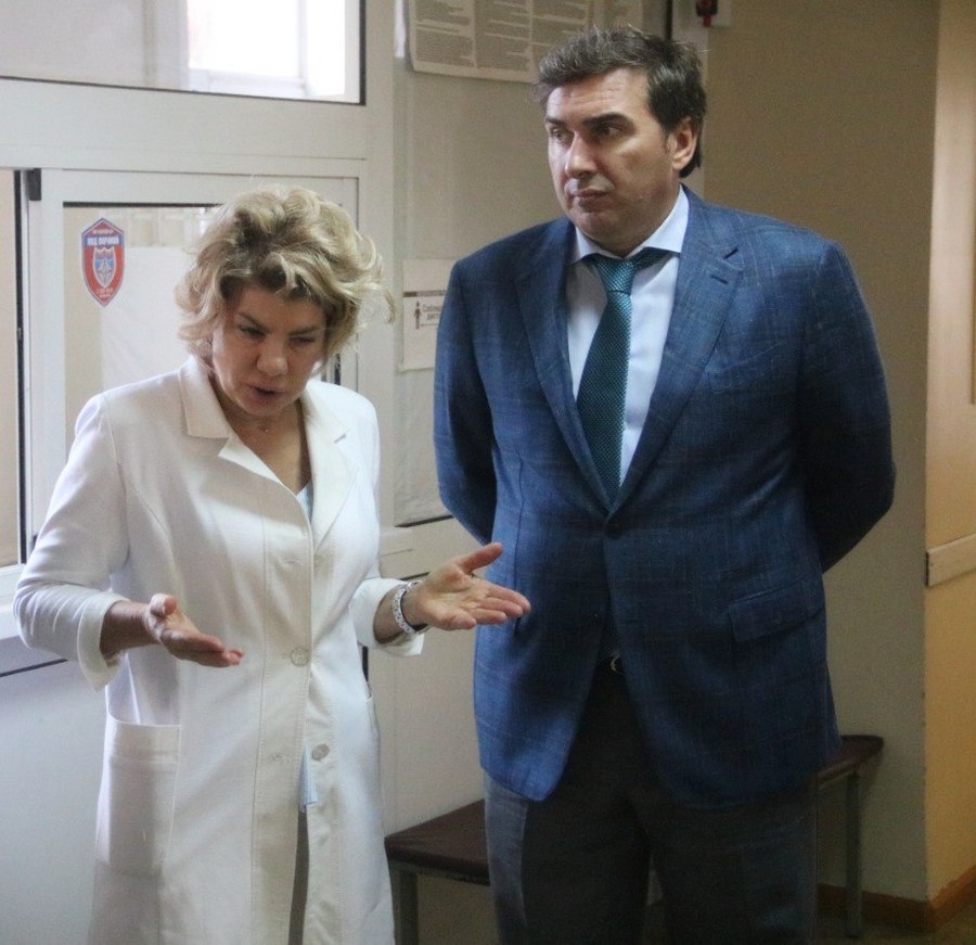 Главврач Бердска Елена Тоцкая и замгубернатора Константин Хальзов