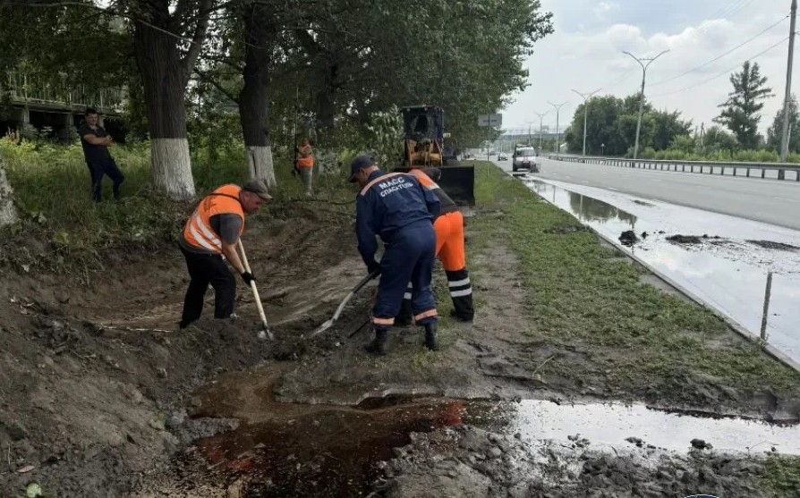 Спасатели МАСС ликвидируют разлив дизтоплива