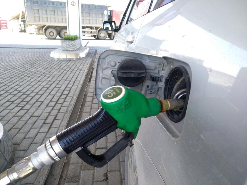 На заправке