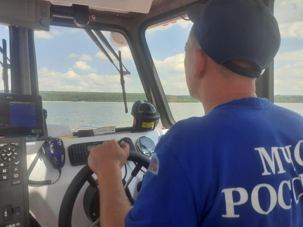 Утонувшего мужчину искали спасатели из Бердска