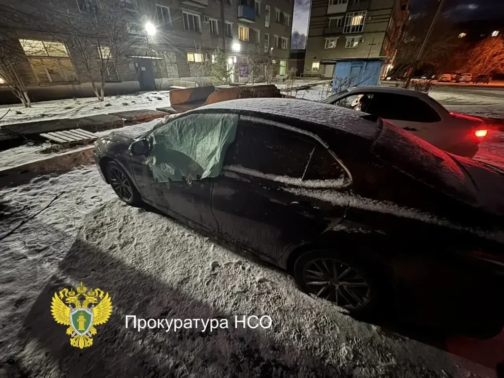 Иномарку крушили топором и ножом