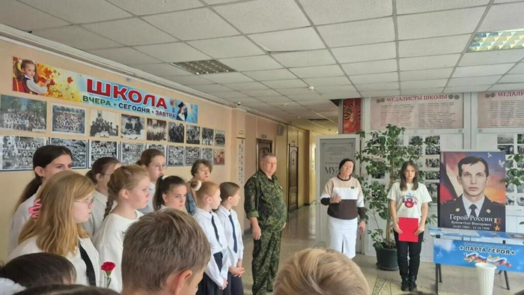 В Бердске почтили память Героя России Олега Куянова в его родной школе